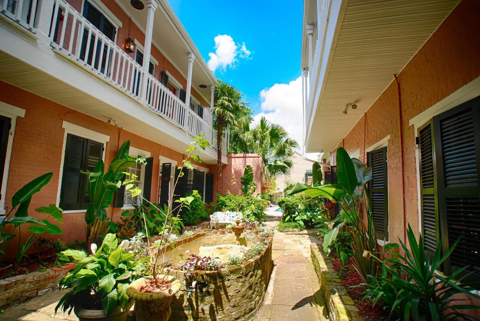 Hotel Lamothe House A French Quarter 4*