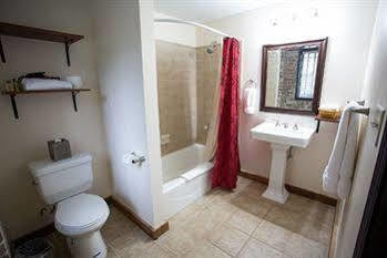 Canal Street 3*
