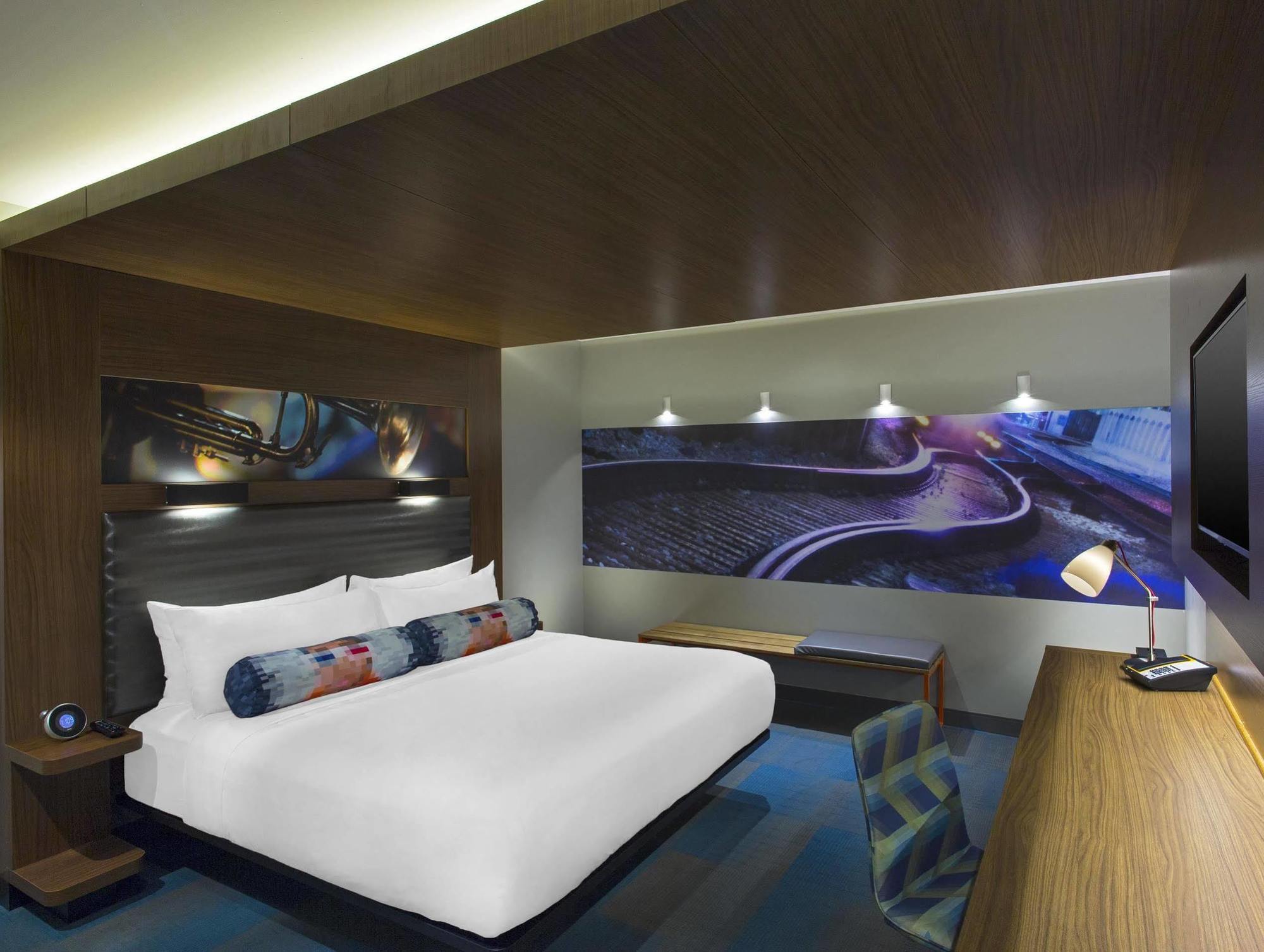 Aloft Downtown Hotel 3*