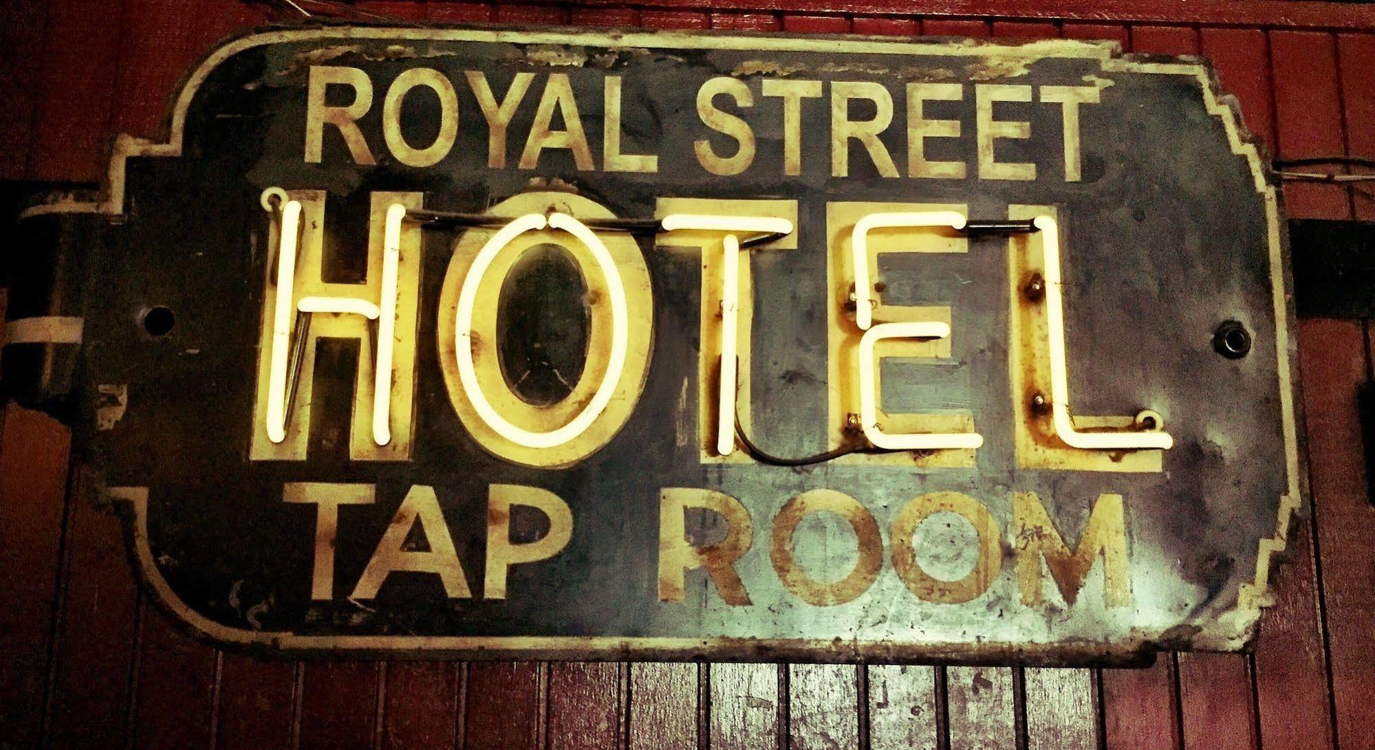 Royal Street Inn & Bar