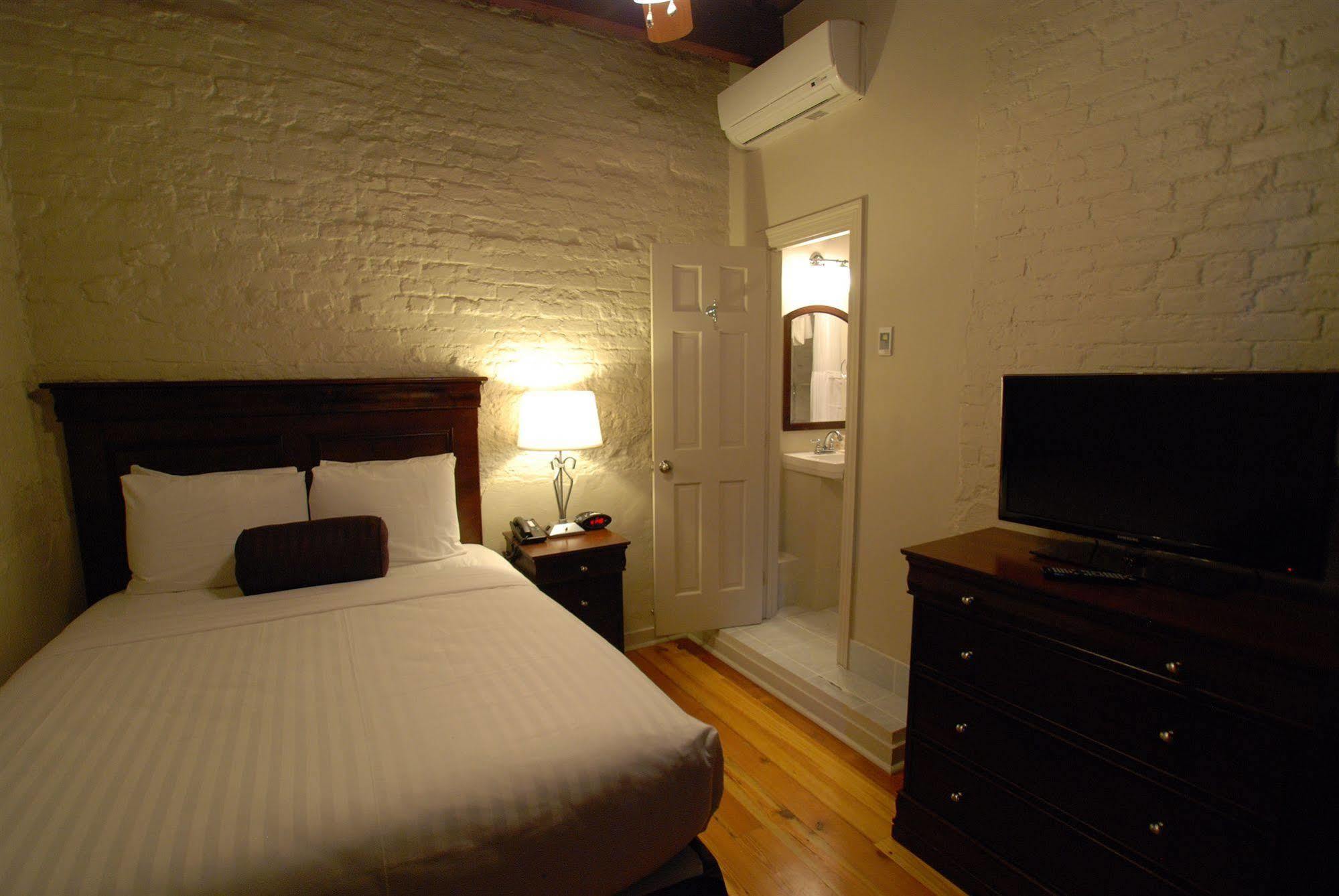 On St. Ann, A French Quarter 3* New Orleans