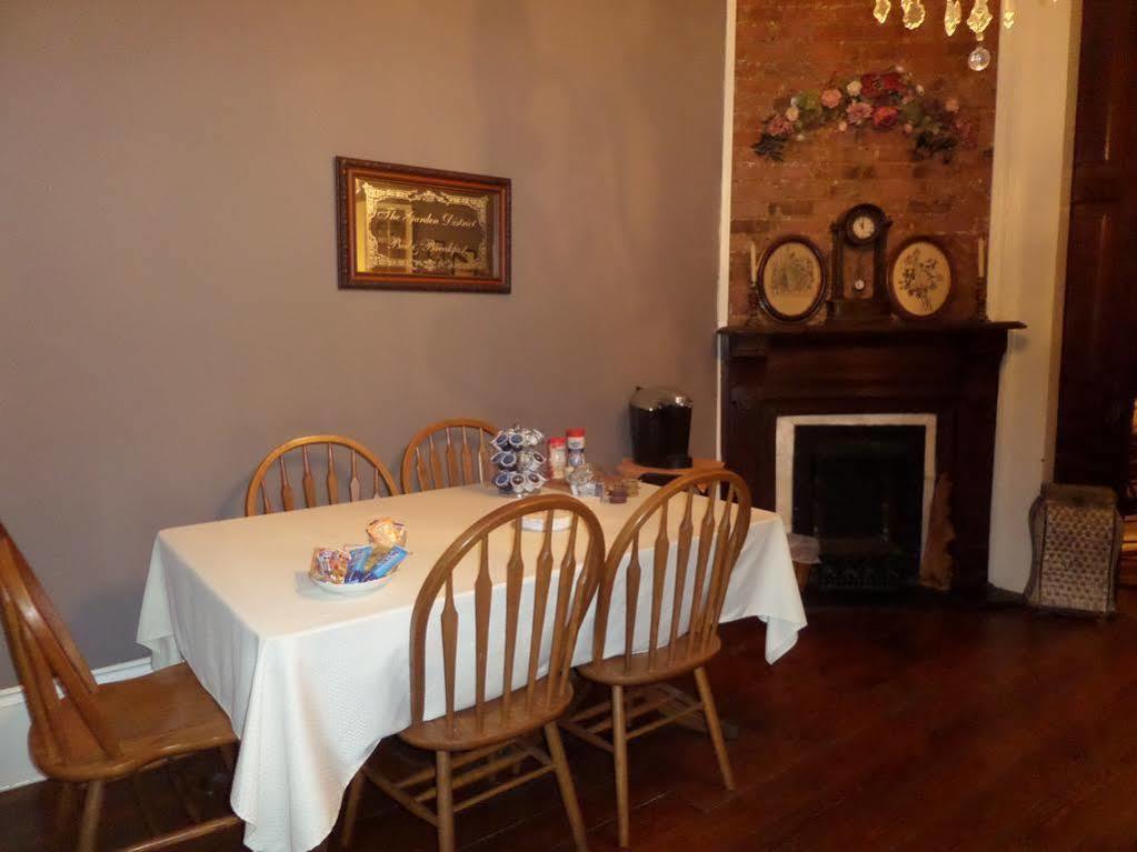 Bed & Breakfast Garden District 2*