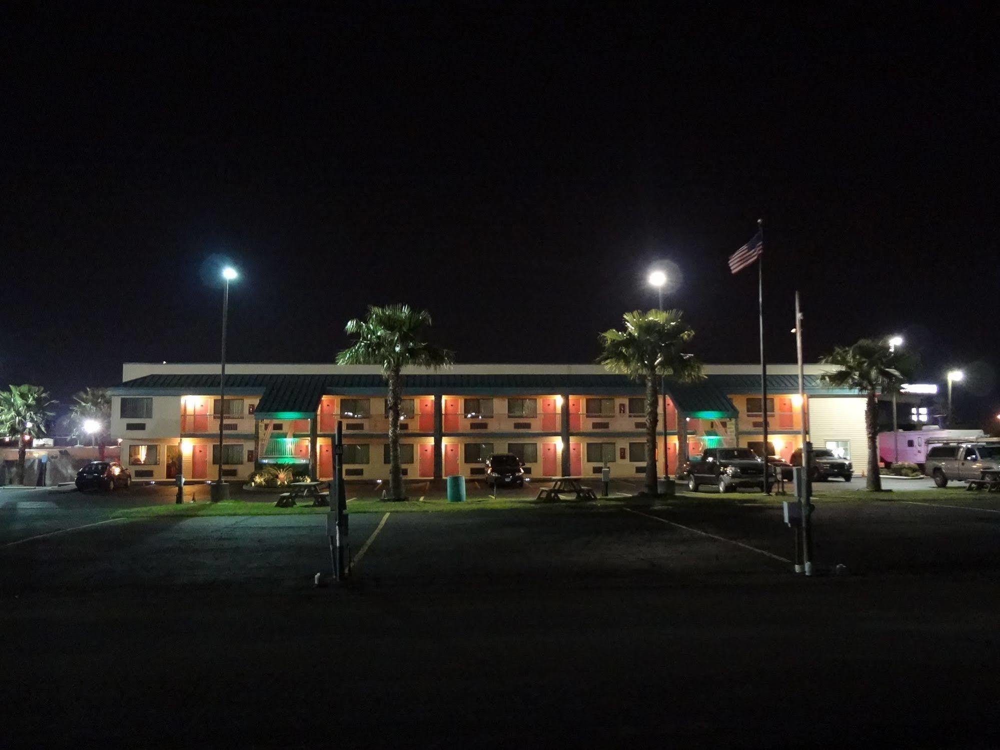 Hotel Nola & 4*