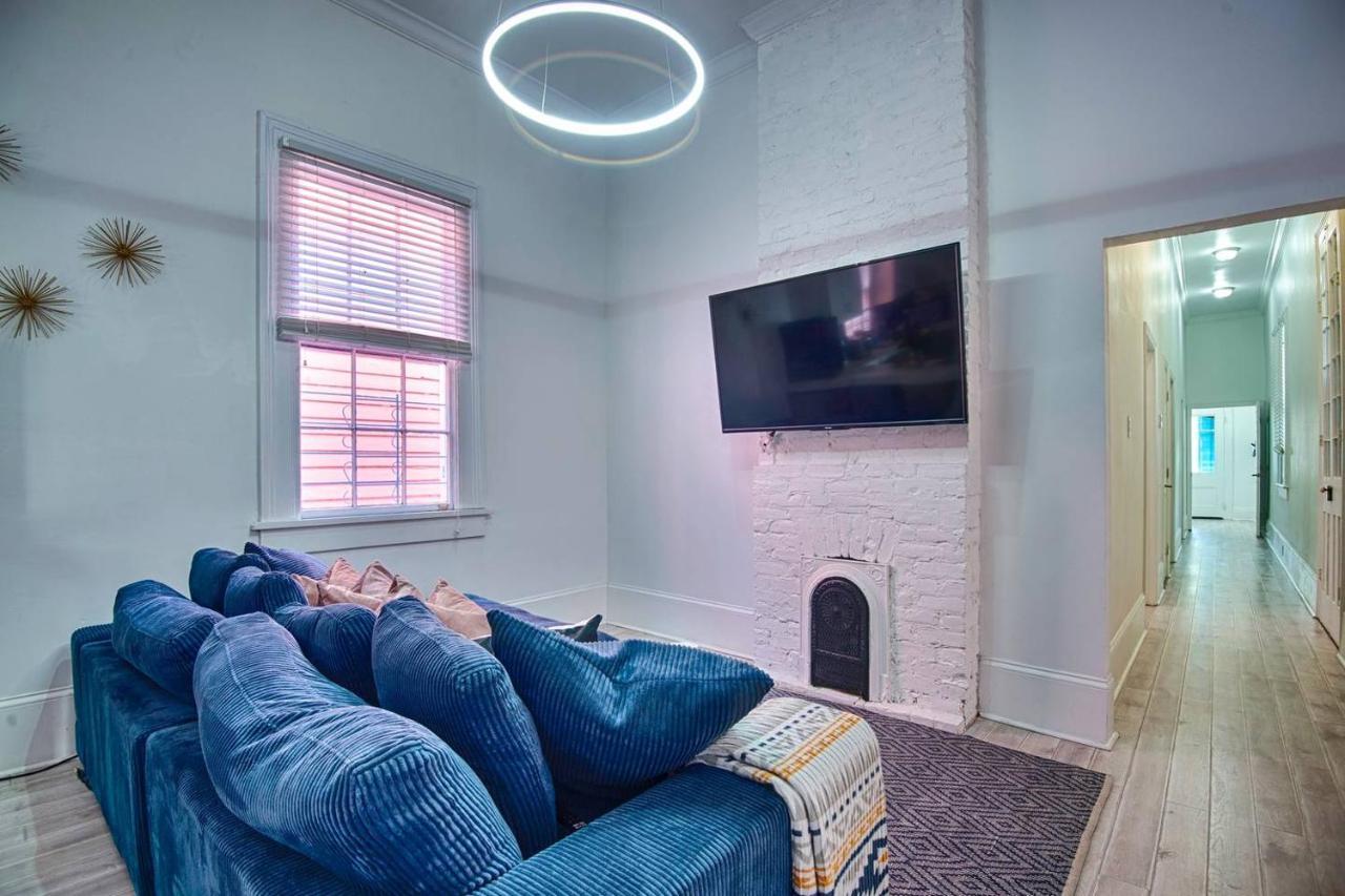 Five Br - Sleeps 10! Steps From French Quarter Villa
