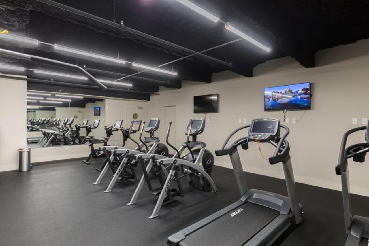 Modern & Fully Furnished In The Heart Of The *