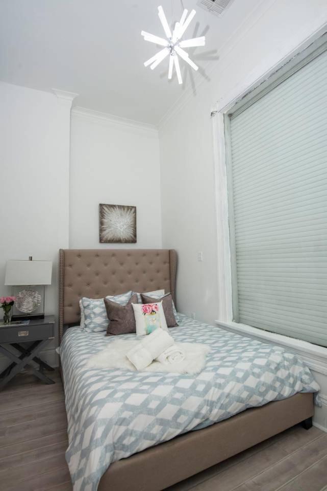 Villa 7 Bedroom - Sleeps 14! Next To Bourbon Street
