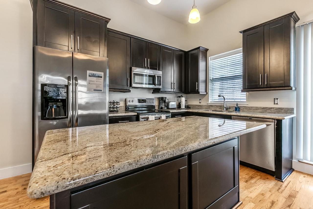 Modern Near French Quarter & Bourbon Street Apartment *