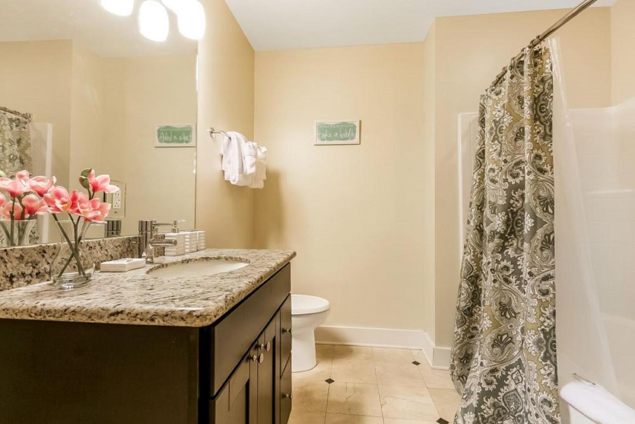 Apartment Gorgeous Condo 1 Minute Walk To French Quarter And Bourbon St.