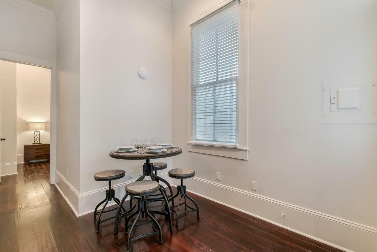 Modern 2br On Carondelet By Hosteeva Apartment