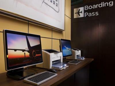 Courtyard By Marriott Warehouse Arts District Hotel 3*