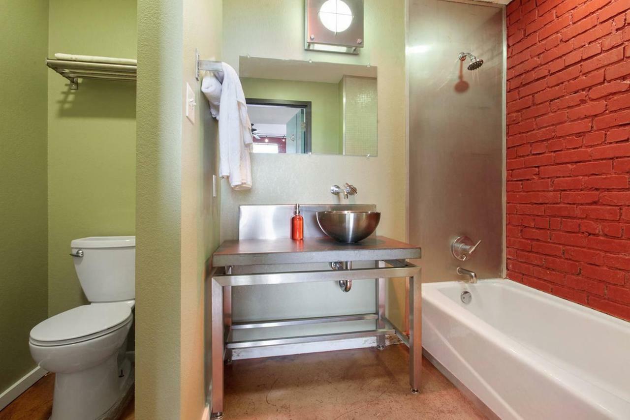 Apartment Delightful 2br/2ba Industrial In Nola By Domio