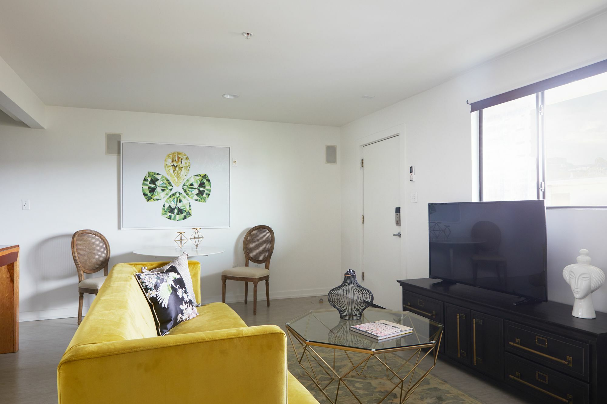 Apartment Desirable 1br In Mid By Sonder *