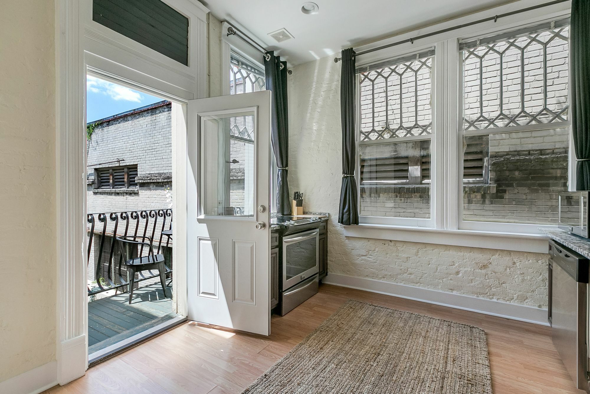 Chic 2br In Arts/warehouse District By Sonder New Orleans