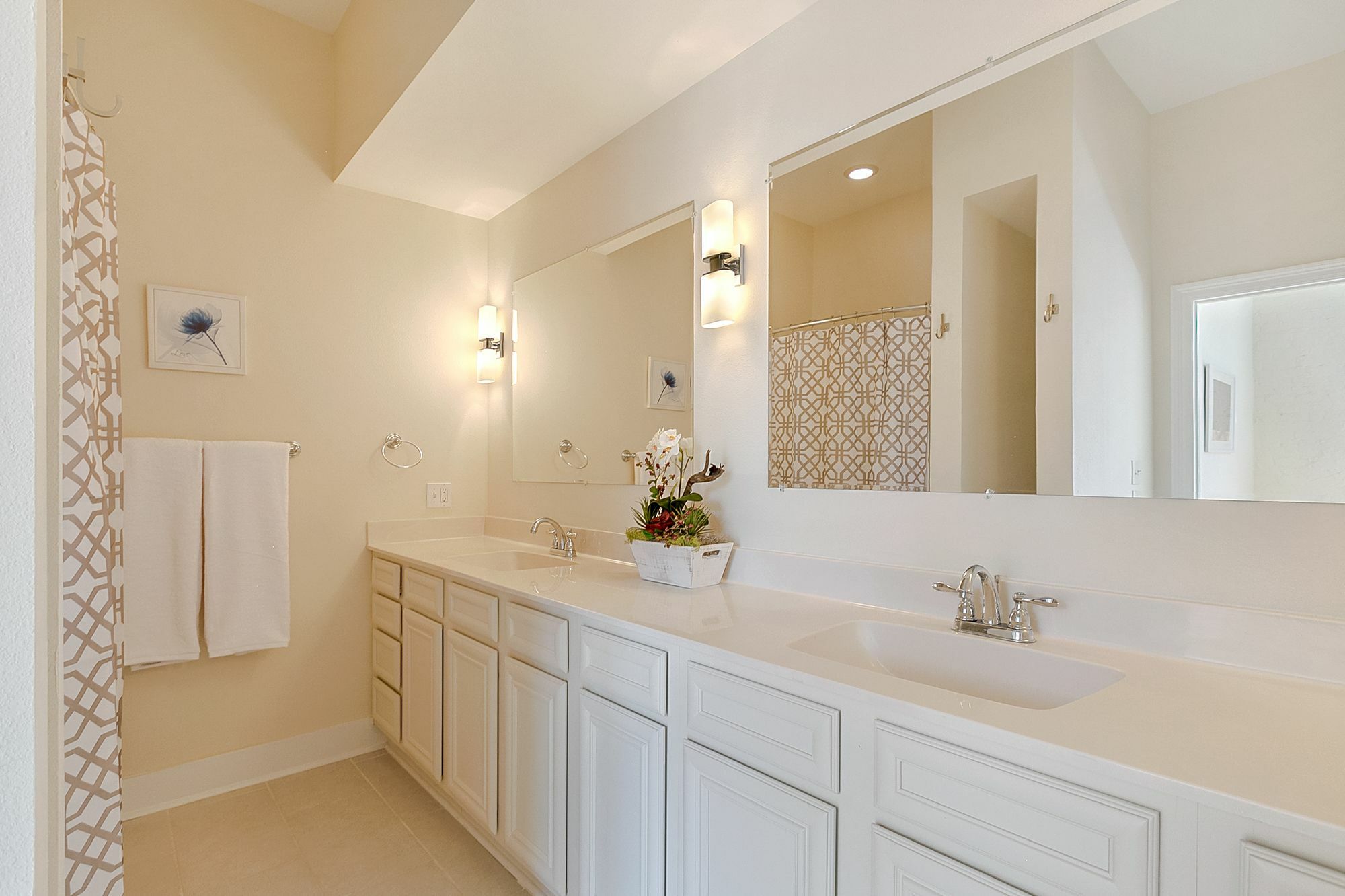Chic 3br In Arts/warehouse District By Sonder