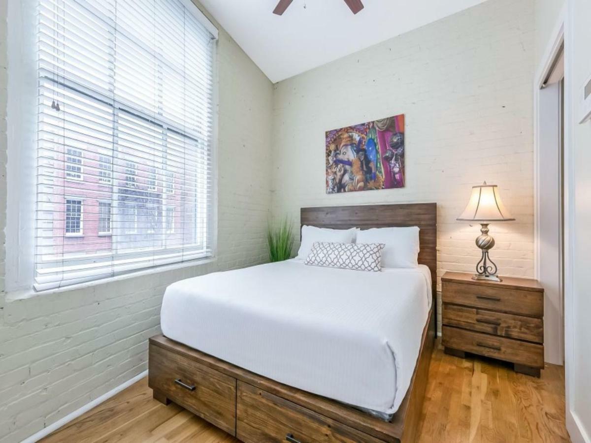 Gorgeous Condo 1 Minute Walk To French Quarter And Bourbon St. Apartment New Orleans