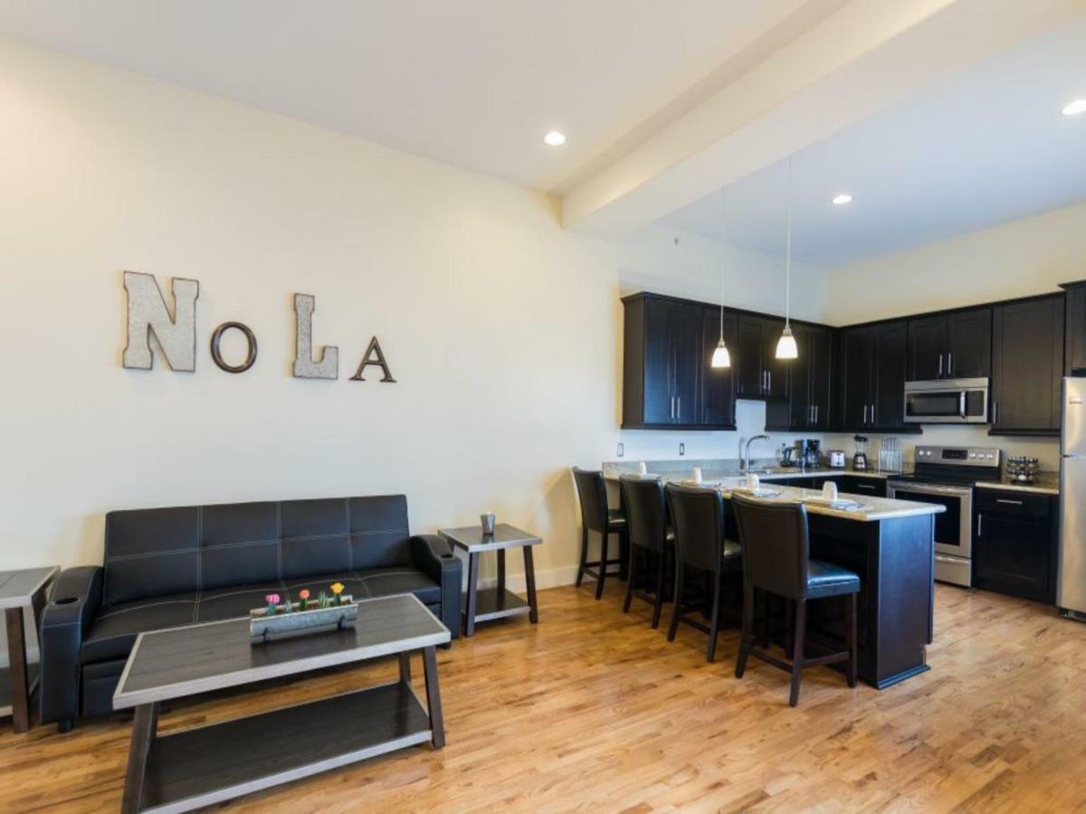 Gorgeous Condo 1 Minute Walk To French Quarter And Bourbon St. Apartment