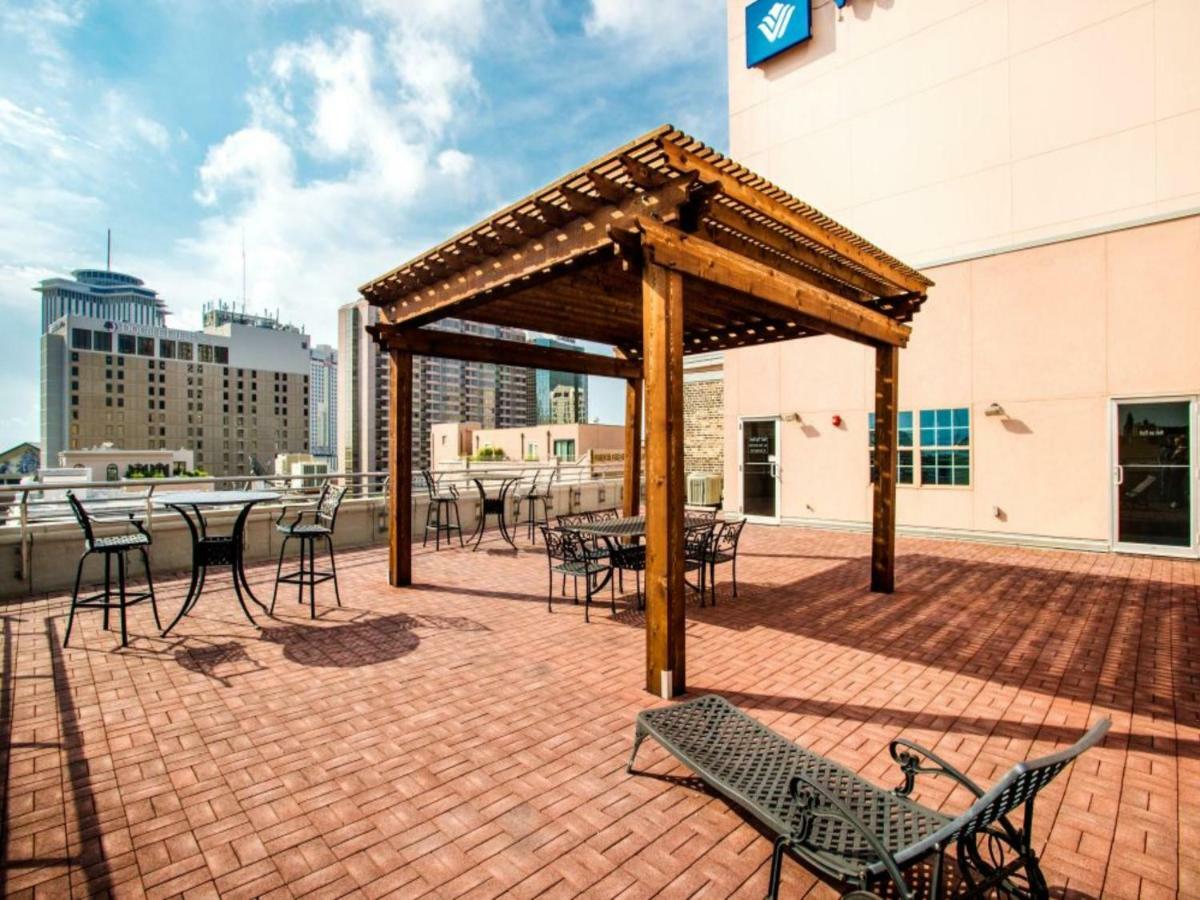 Gorgeous Condo 1 Minute Walk To French Quarter And Bourbon St.