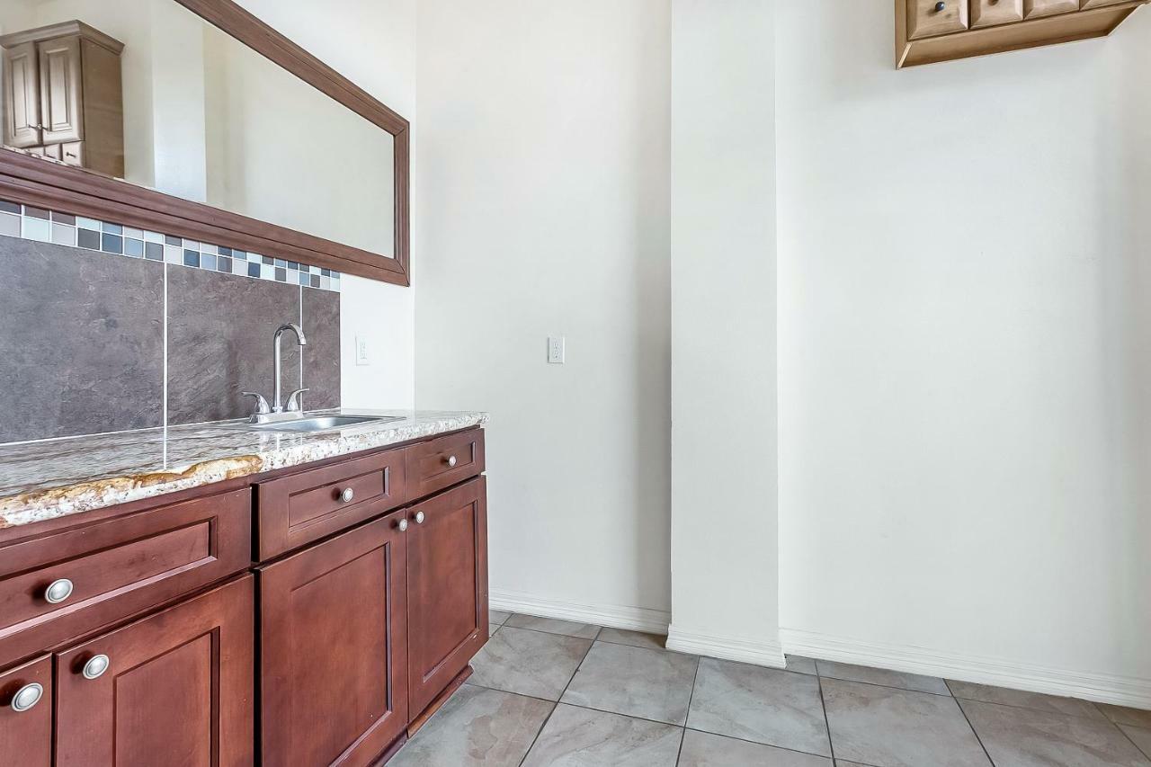 Modern 4br Penthouse In Downtown By Hosteeva