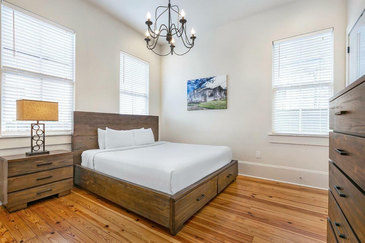 Apartment Hosteeva 3 Bedroom Close To St Charles 5 M Ride To Fq *