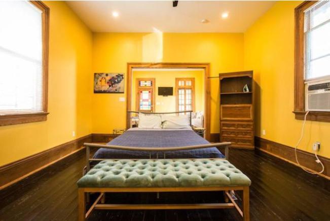 Apartment Historic Modern Uptown *