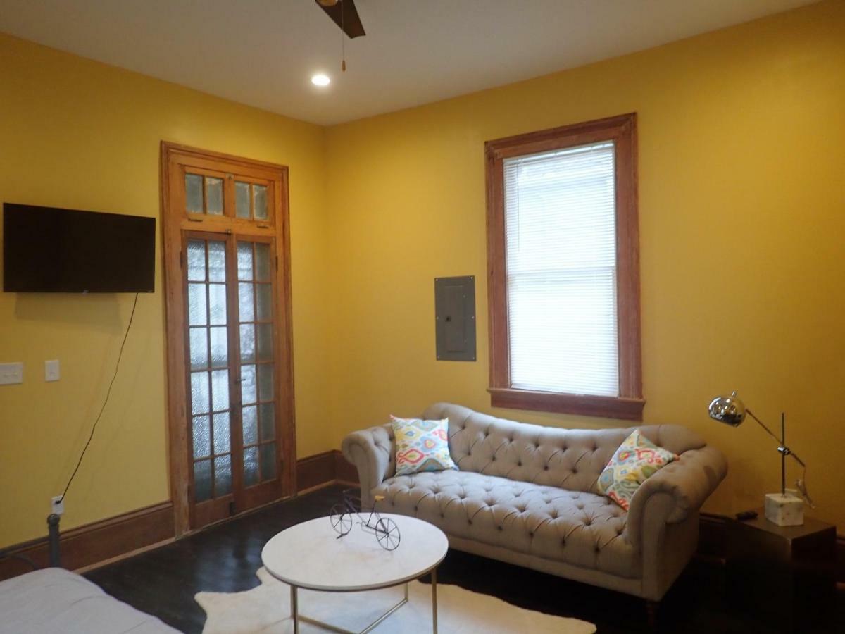 Apartment Historic Modern Uptown *