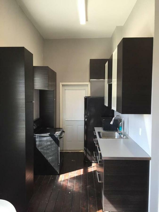 Apartment Modern 2 Blocks From Quarters *