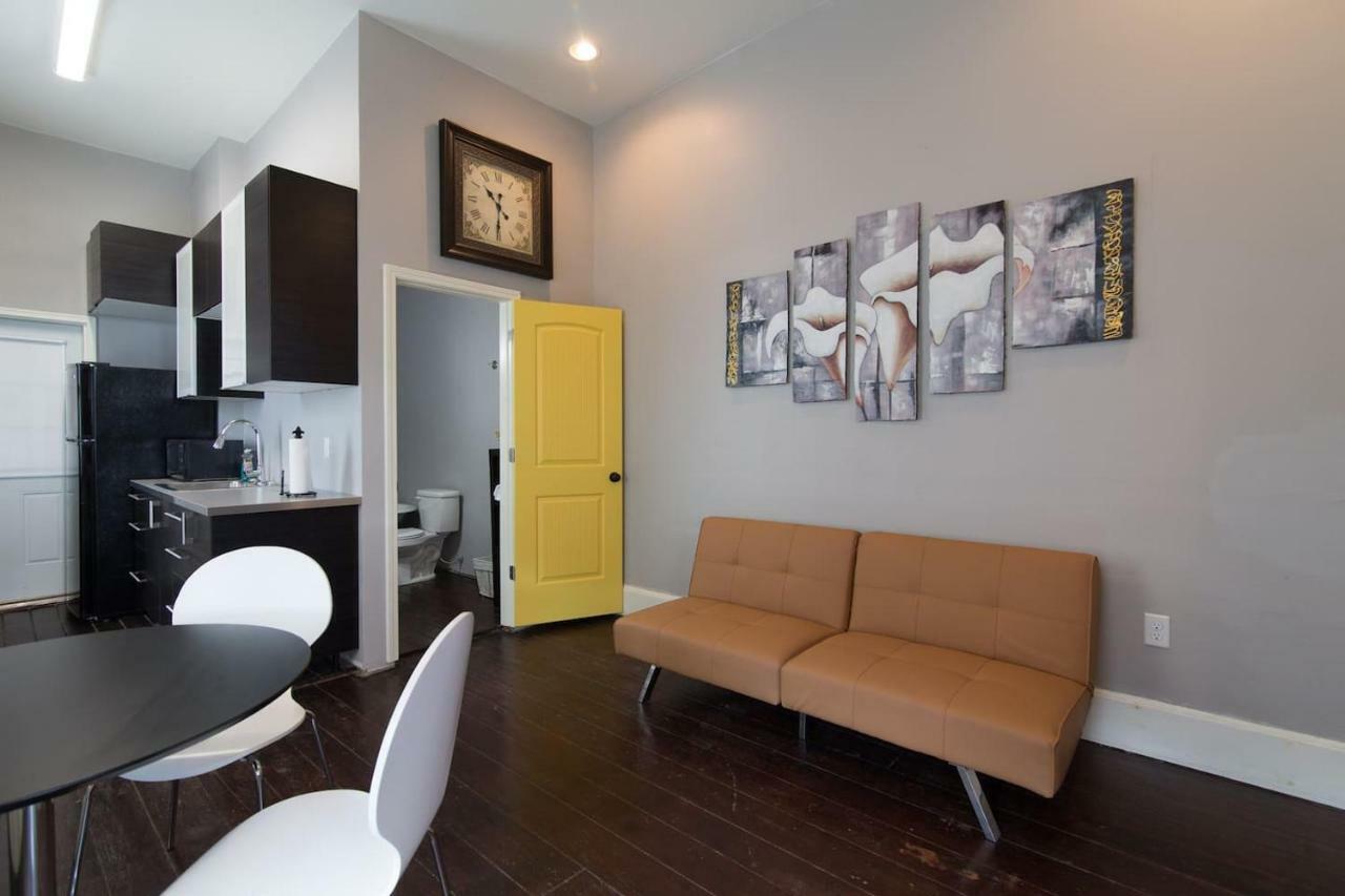 Modern 2 Blocks From Quarters *
