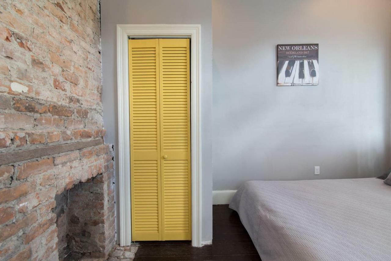 Modern 2 Blocks From Quarters Apartment