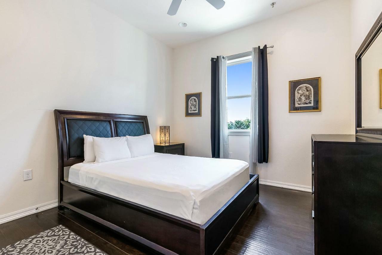Spacious 4bd Luxury Penthouse With Balcony *