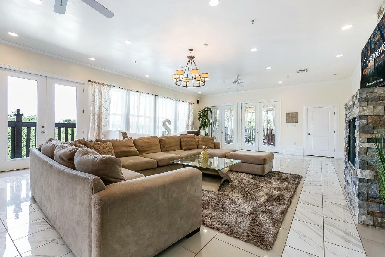 Spacious 4bd Luxury Penthouse With Balcony Apartment