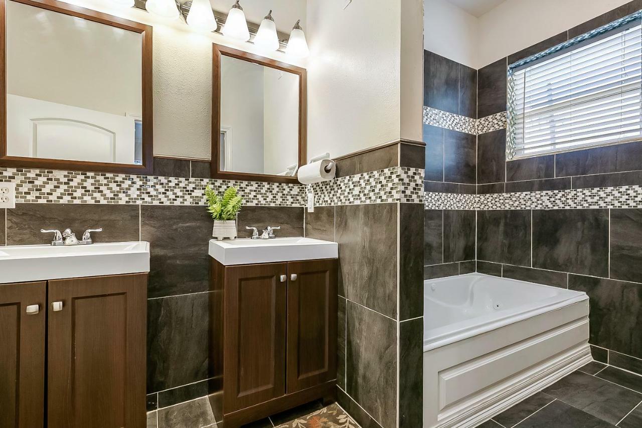 Spacious 4bd Luxury Penthouse With Balcony