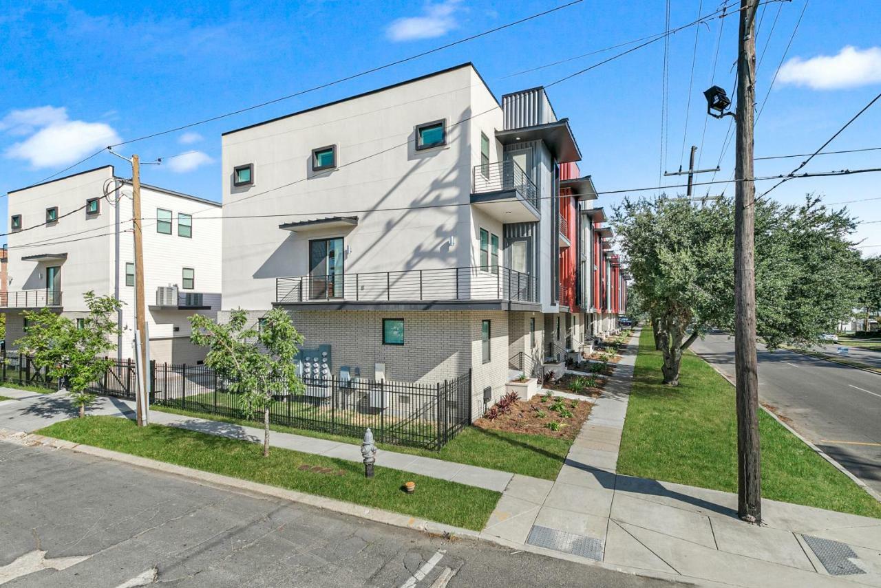 New Construction Townhouse Near Hot Spots Guest house