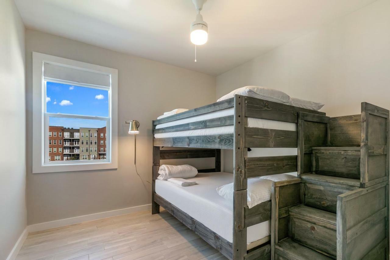 Guest house New Construction Townhouse Near Hot Spots