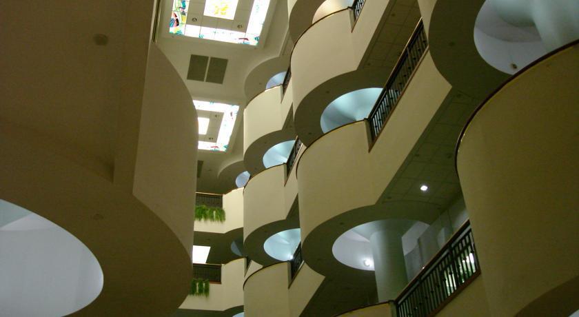 Wyndham Garden Baronne Plaza Hotel 3*