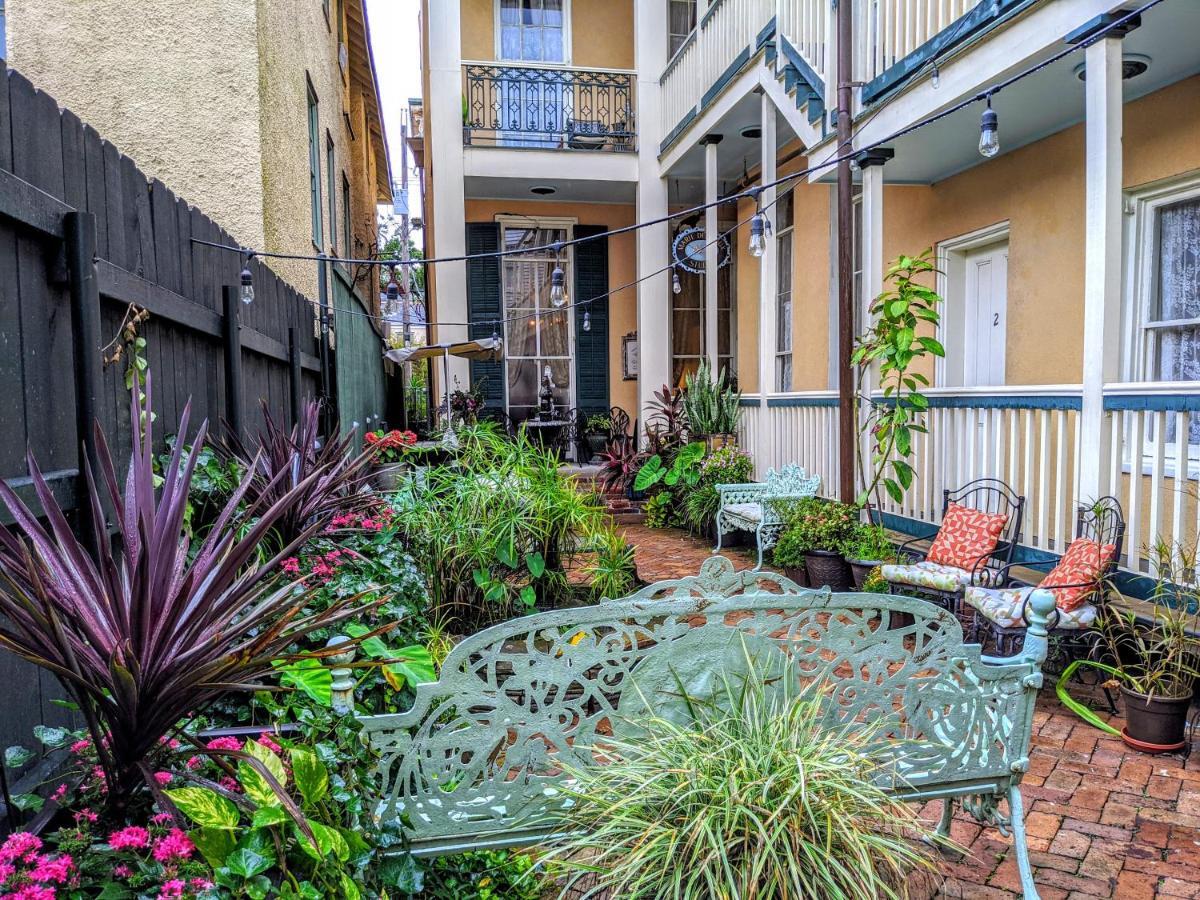 Parisian Courtyard 3*