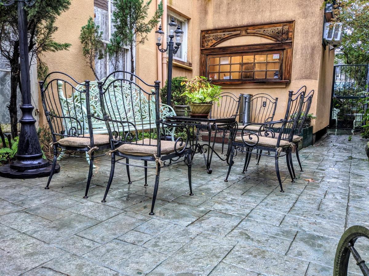 Parisian Courtyard New Orleans