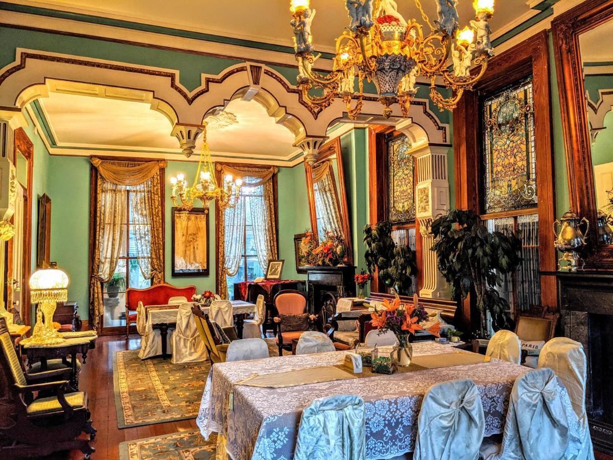 Bed & Breakfast Parisian Courtyard New Orleans