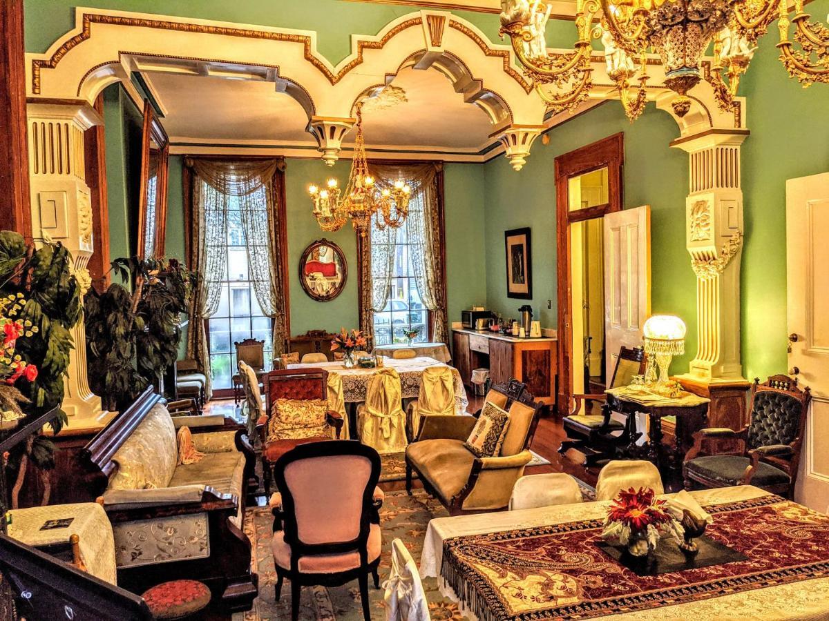 Bed & Breakfast Parisian Courtyard New Orleans