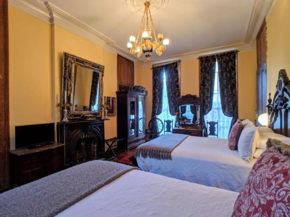 Bed & Breakfast Parisian Courtyard