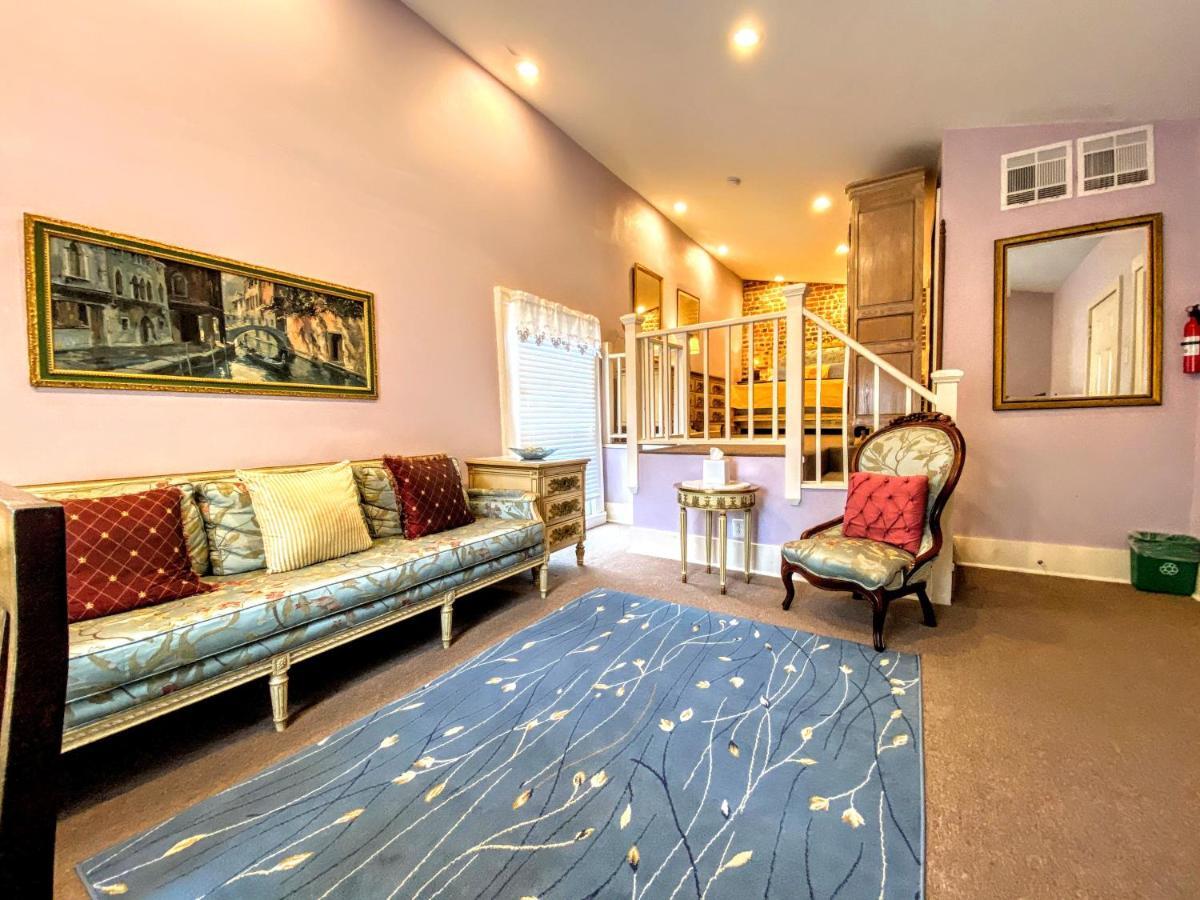 Parisian Courtyard 3* New Orleans