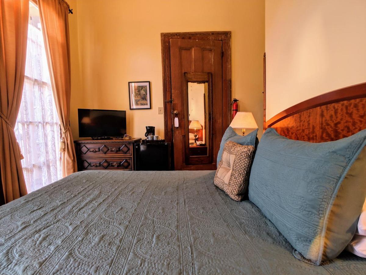 Parisian Courtyard Bed & Breakfast New Orleans