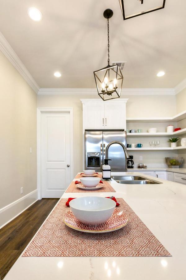 St Charles Ave Living Near Hot Spots And Restaurants * New Orleans