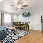 Elegant 4Br Condo In Downtown