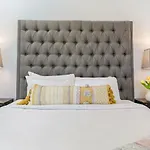 Elegant 4Br Condo In Downtown