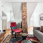 Chic Spot Near The Lower French Quarter