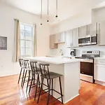 Sonder At Delachaise Row