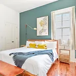 Sonder At Delachaise Row