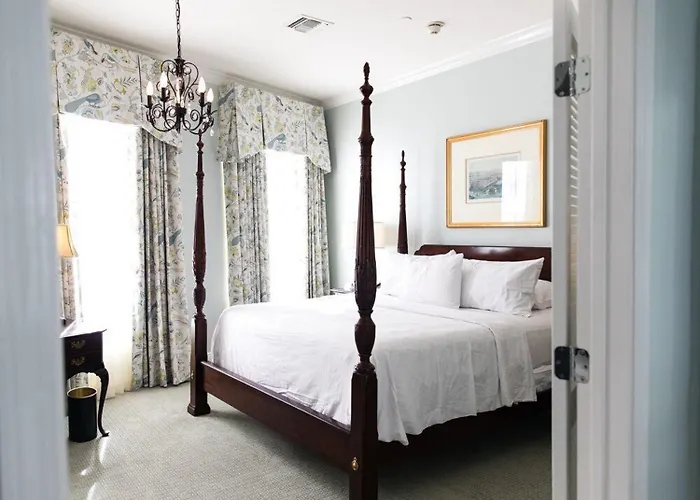 Bienville House Hotel