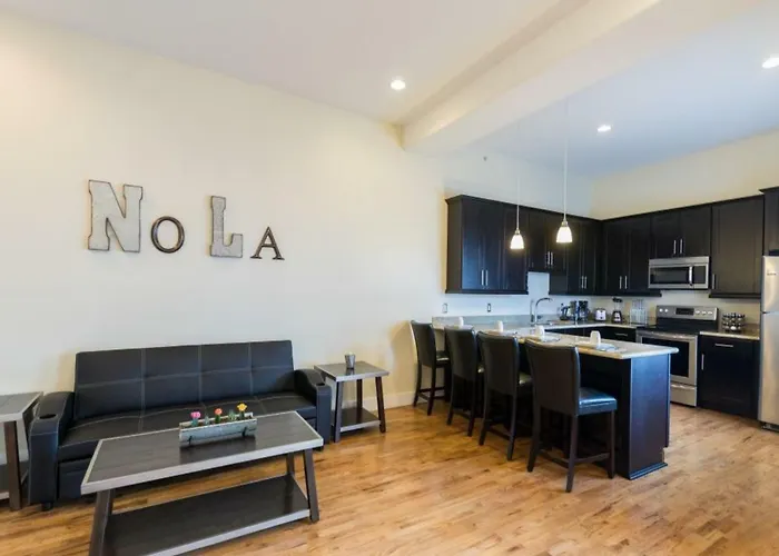 Beautiful Condos Steps From French Quarter And Bourbon St
