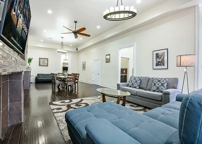 Elegant 4Br Condo In Downtown